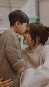 #TTTY 1390	BỊ ĐÌNH CHỈ CÔNG TÁC VÌ MANG CON TỚI CÔNG TY