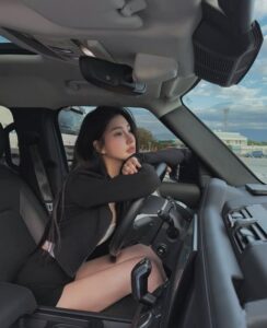 #TTTY 1669	Tấm Vé Trăng Mật Của Chồng Tôi Và Người Khác