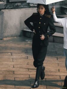 #TTTY 1667	Tôi Không Sinh Ra Để Đứng Sau Lưng Anh